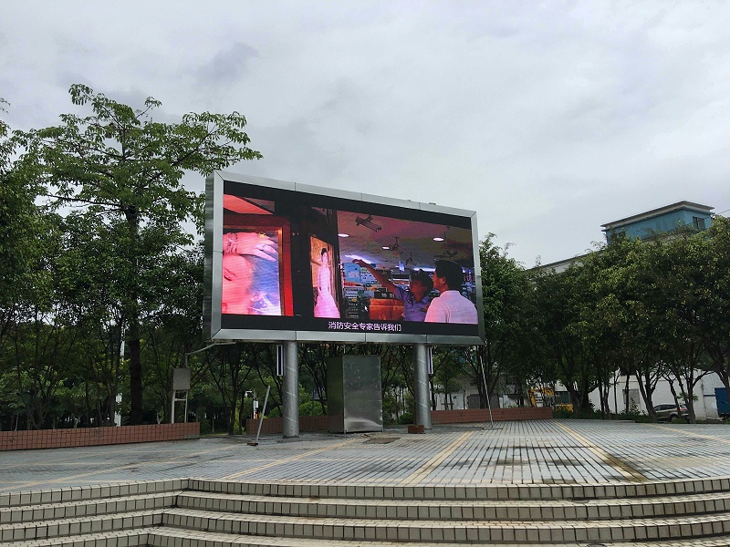 如何使用电脑连接远程控制室外LED显示屏系统？