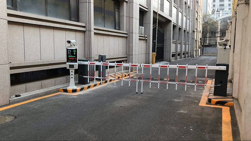 小区车辆出入管理系统，实现人员及车辆出入管理无人化